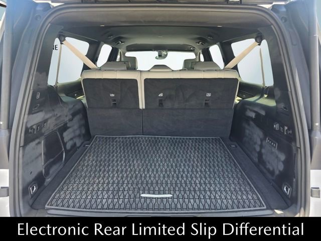 Used 2025 Jeep Wagoneer L 4WD w/ HD Trailer Tow Package image 17