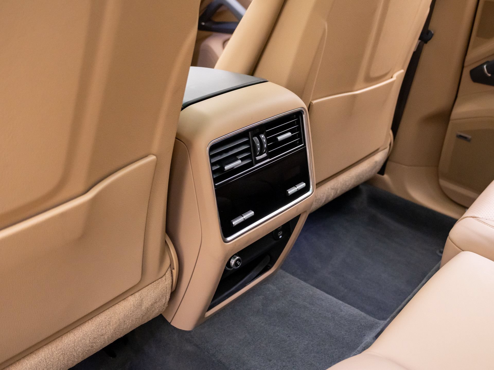 Certified 2023 Porsche Cayenne S AWD/4WD image 18