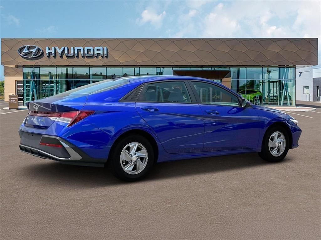 New 2025 Hyundai Elantra SE FWD image 8