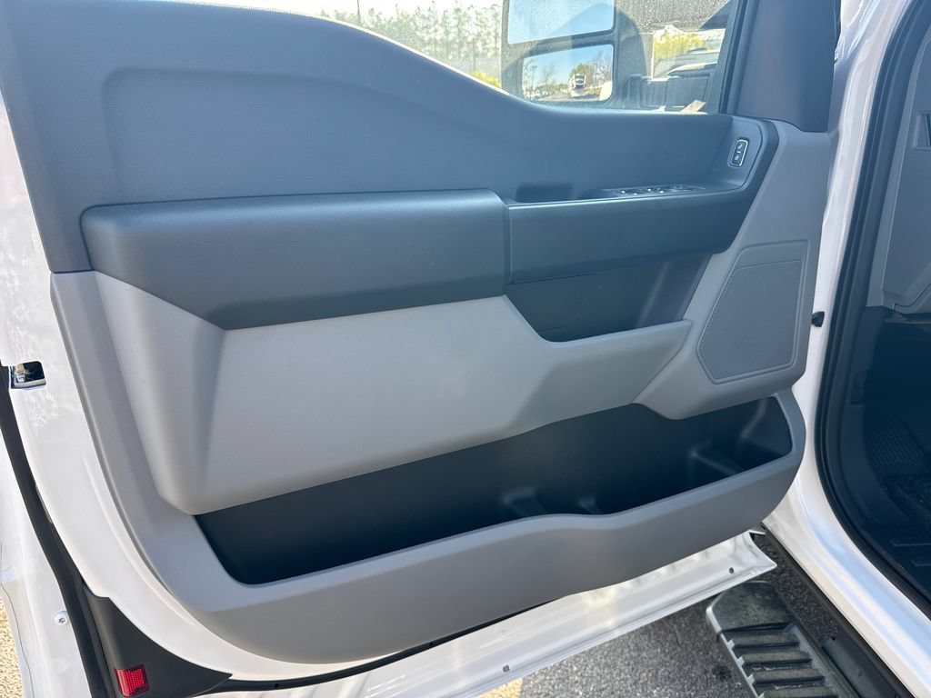 New 2026 Ford F550 4x4 Supercab Super Duty image 13