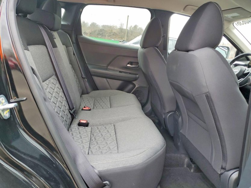 Used 2026 Nissan Kicks SV w/ Charging Package image 9