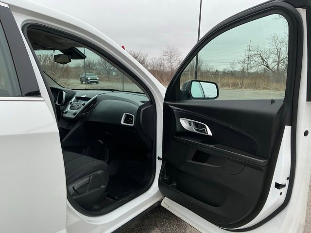 Used 2015 Chevrolet Equinox LS image 17