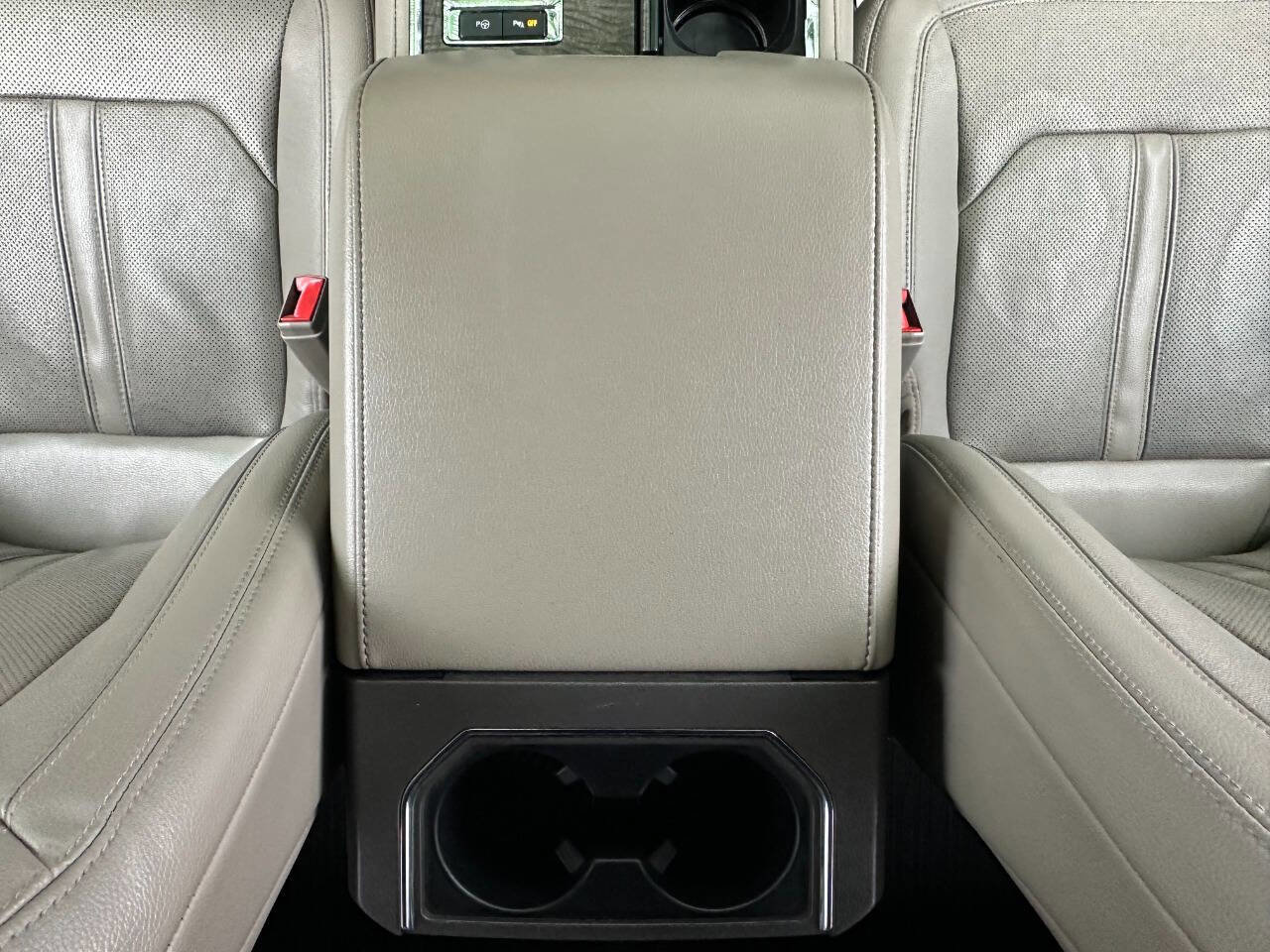 Used 2018 Ford Expedition Limited w/ Equipment Group 302A image 24