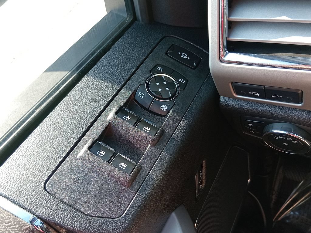 Used 2017 Ford F250 Lariat w/ Chrome Package AWD/4WD image 17