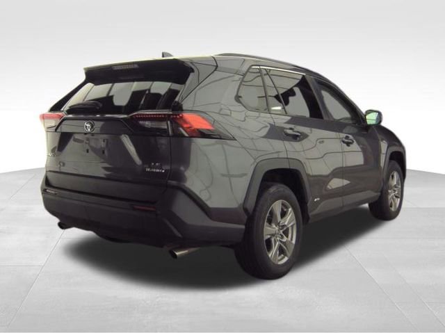 Used 2022 Toyota RAV4 LE image 2