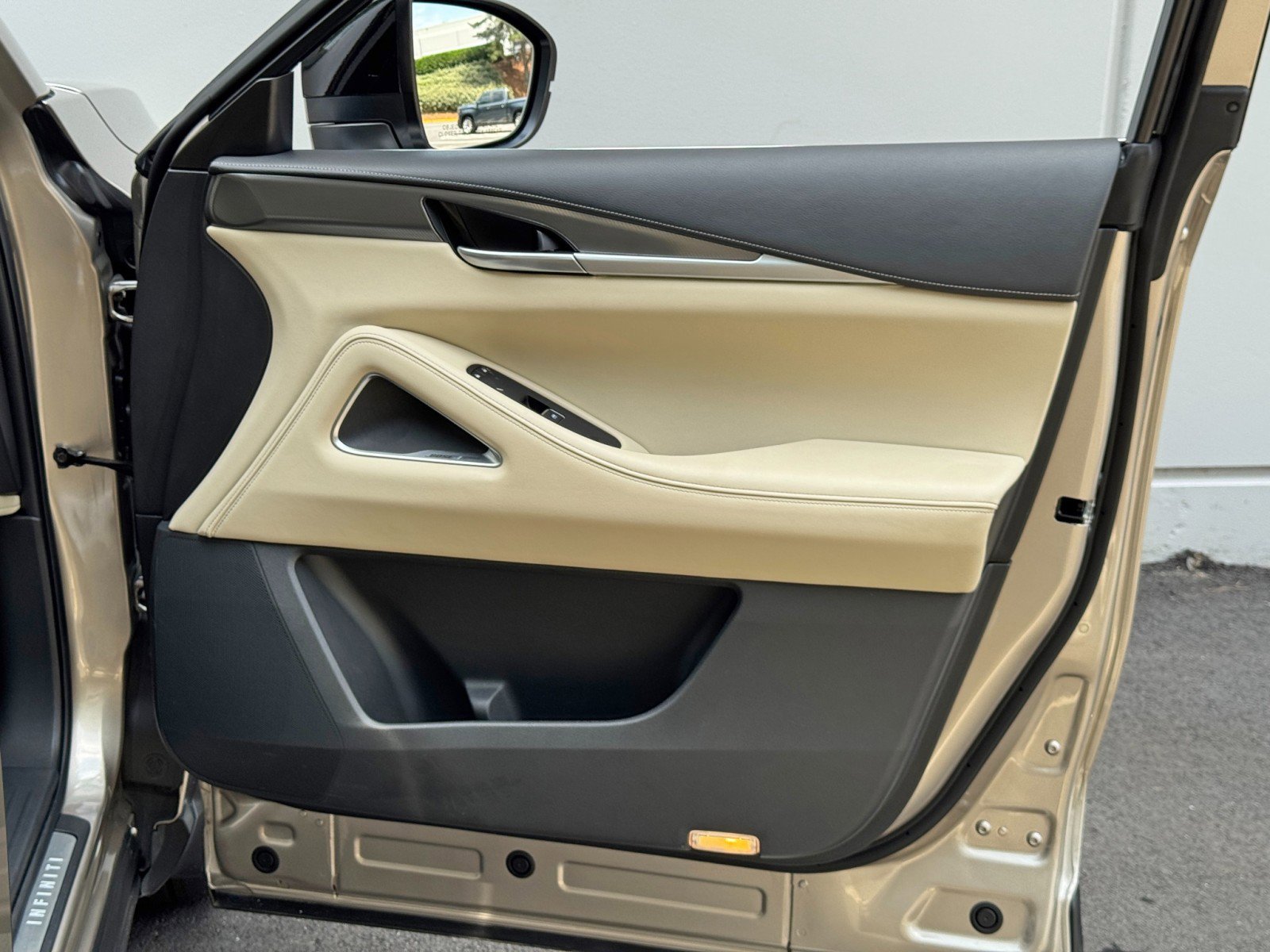 Used 2025 INFINITI QX60 Luxe FWD image 47
