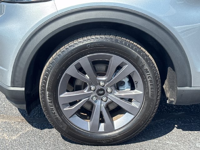Used 2024 Ford Explorer XLT w/ Equipment Group 202A AWD/4WD image 28