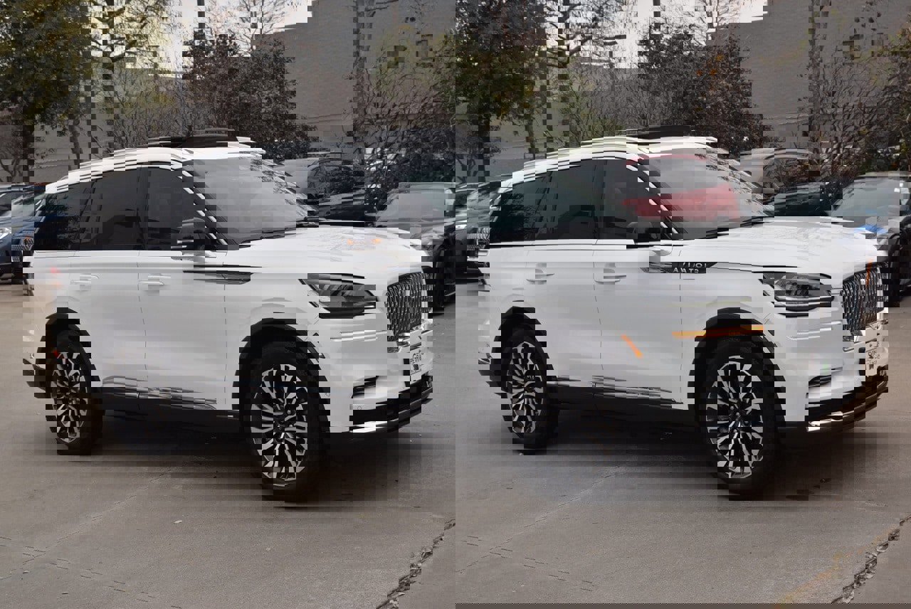 Certified 2023 Lincoln Aviator Reserve w/ Elements Package Plus image 5