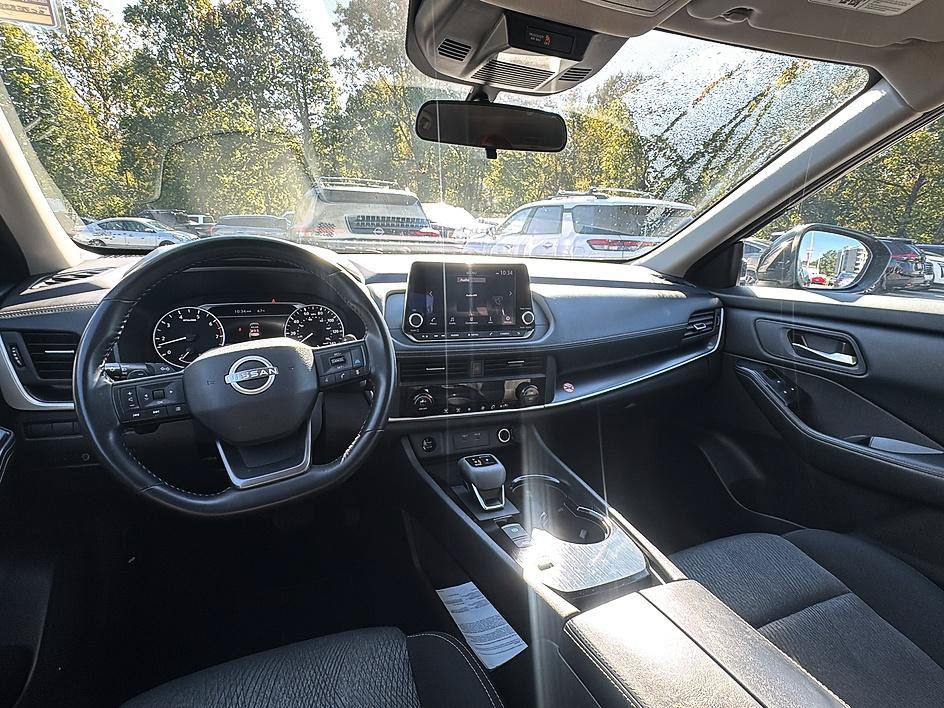 Certified 2025 Nissan Rogue SV FWD image 29