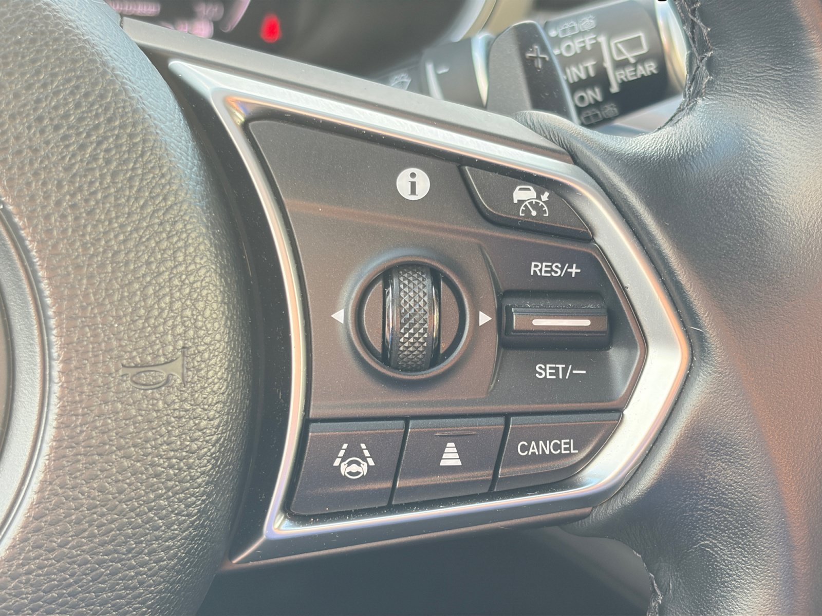 Used 2023 Acura MDX SH-AWD w/ Technology Package image 19