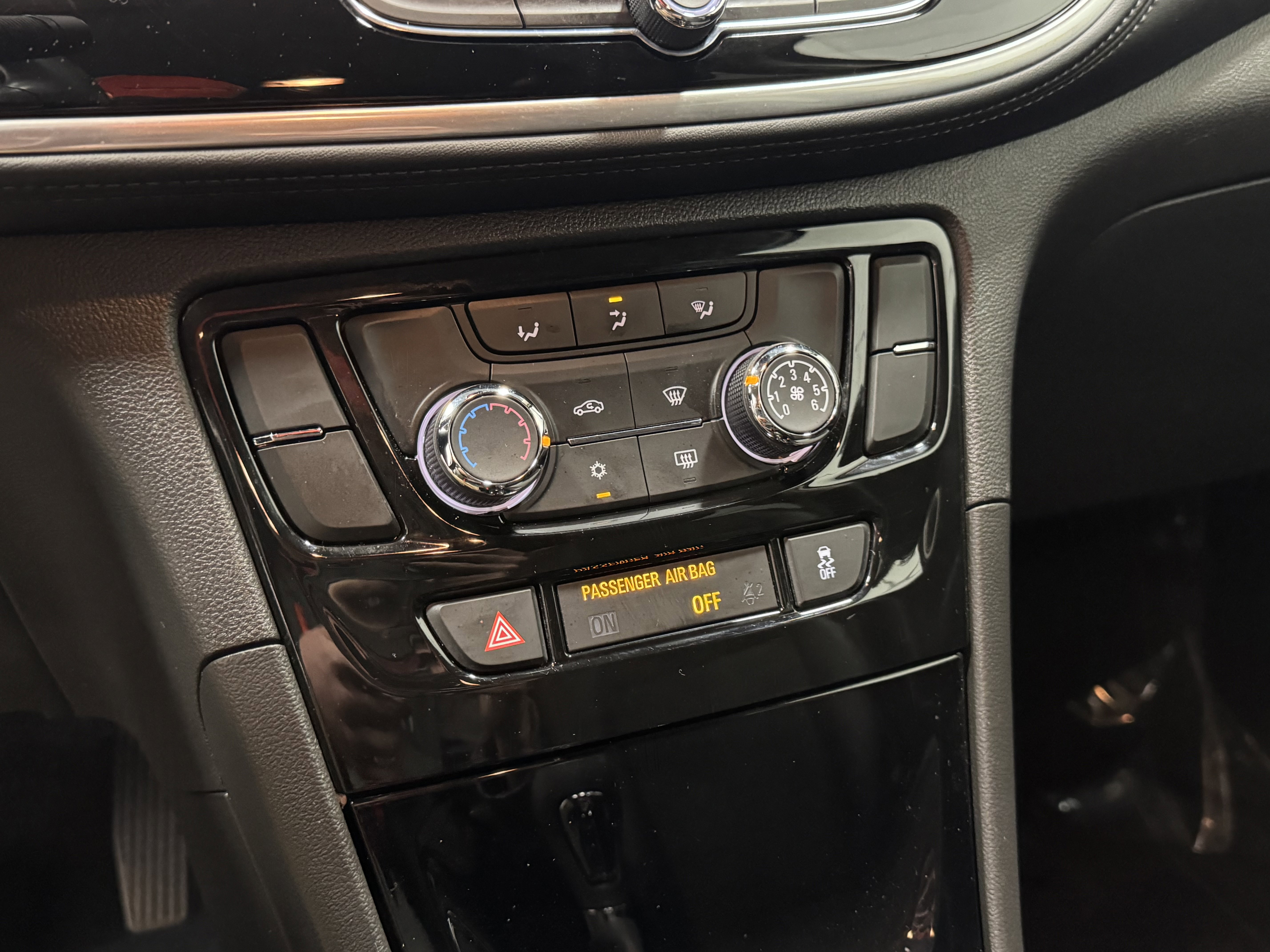 Used 2021 Buick Encore Preferred w/ Safety Package image 25