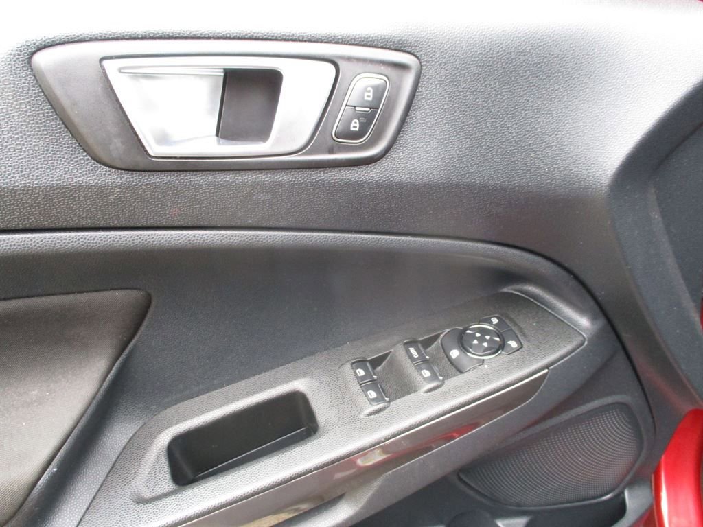 Used 2019 Ford EcoSport SE w/ SE Convenience Package image 4