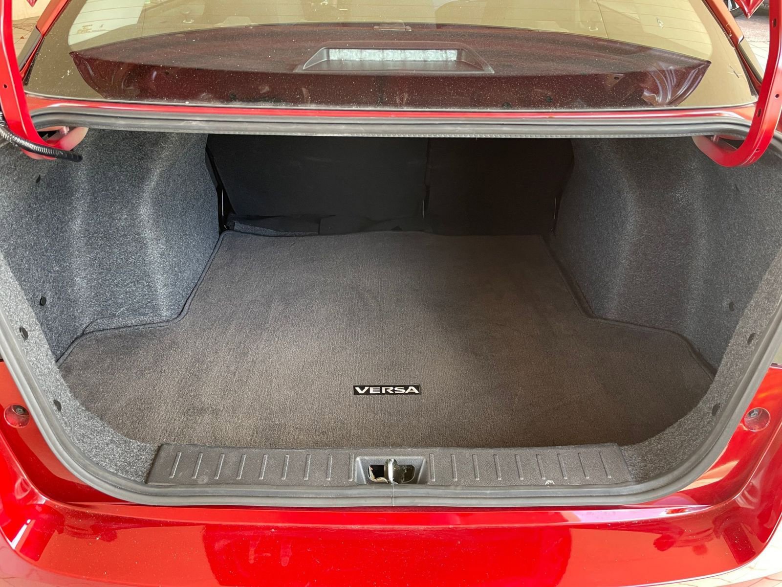 Used 2025 Nissan Versa SV image 29