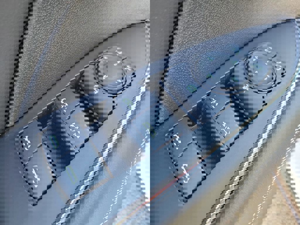 Used 2023 Buick Envision Preferred image 17