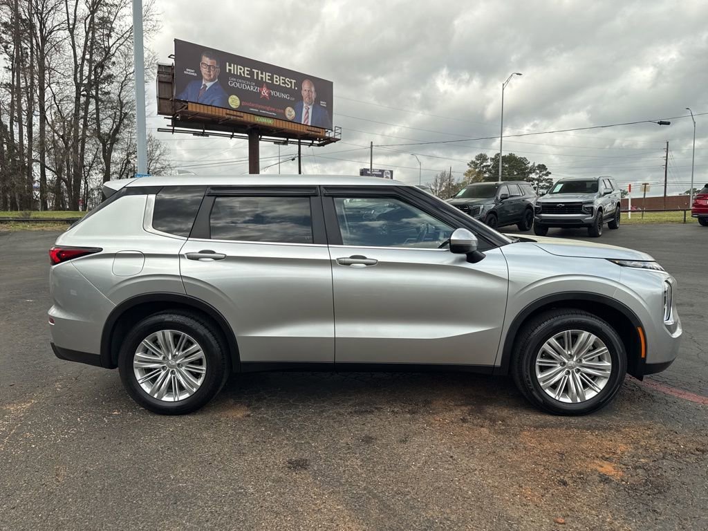 Used 2024 Mitsubishi Outlander ES image 5