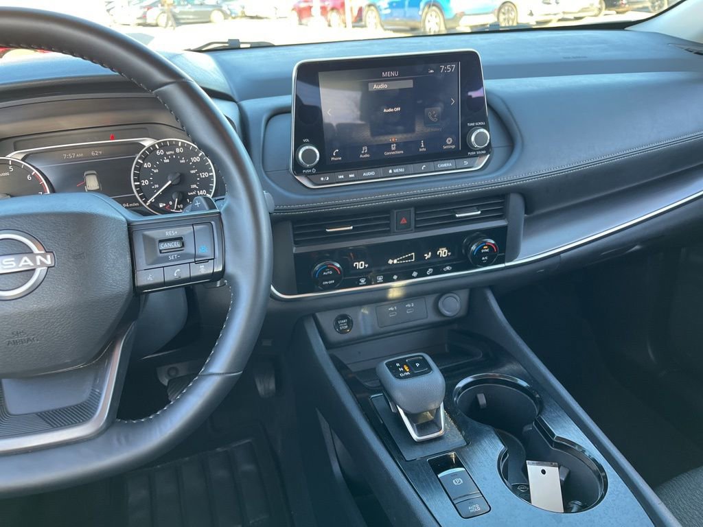 Used 2025 Nissan Rogue SV image 15