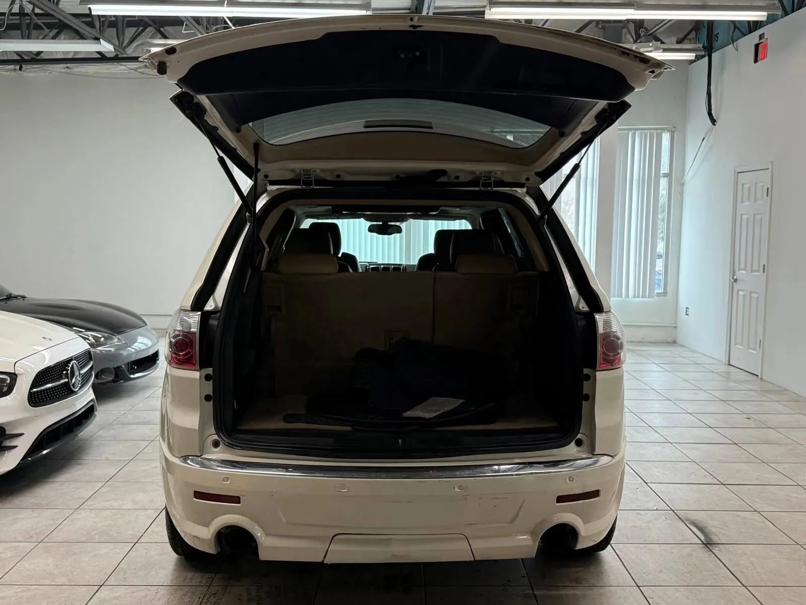 Used 2011 GMC Acadia Denali AWD/4WD image 13
