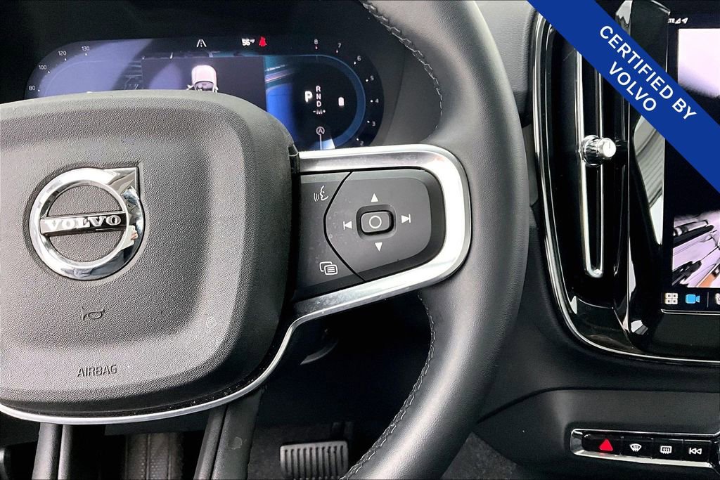 Used 2025 Volvo XC40 B5 Plus image 28