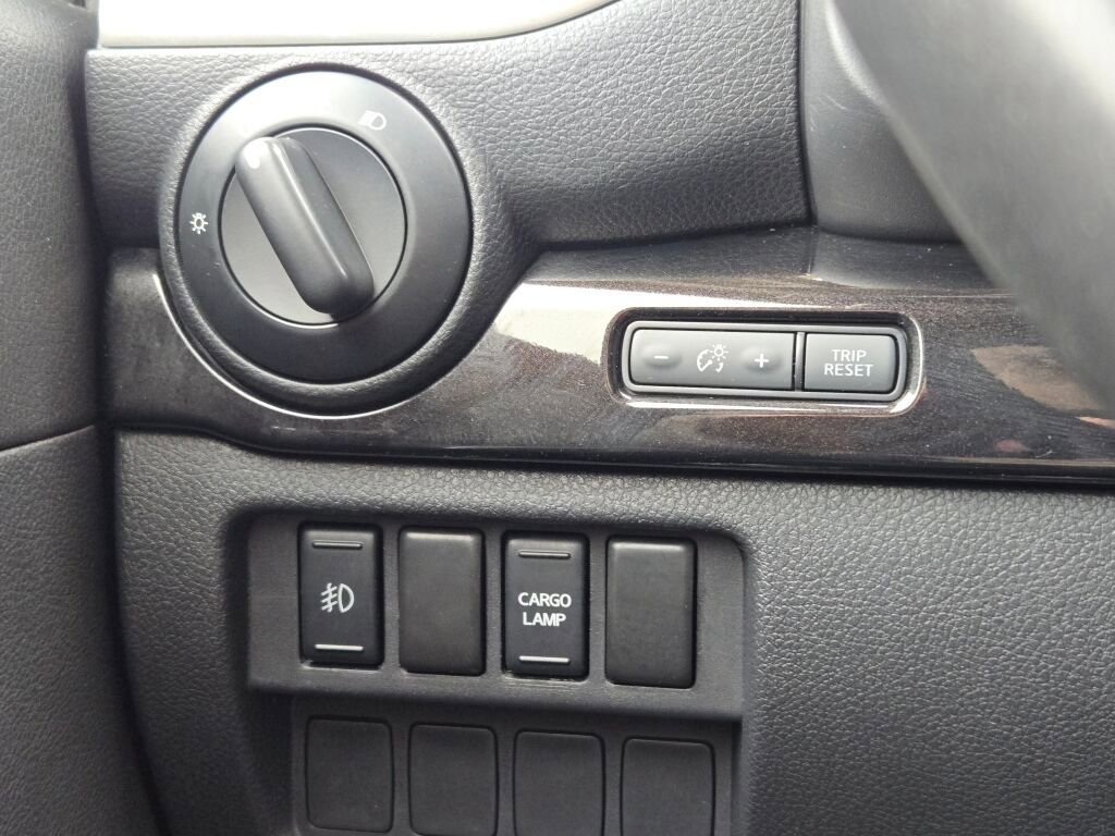 Used 2019 Nissan Titan SV image 20