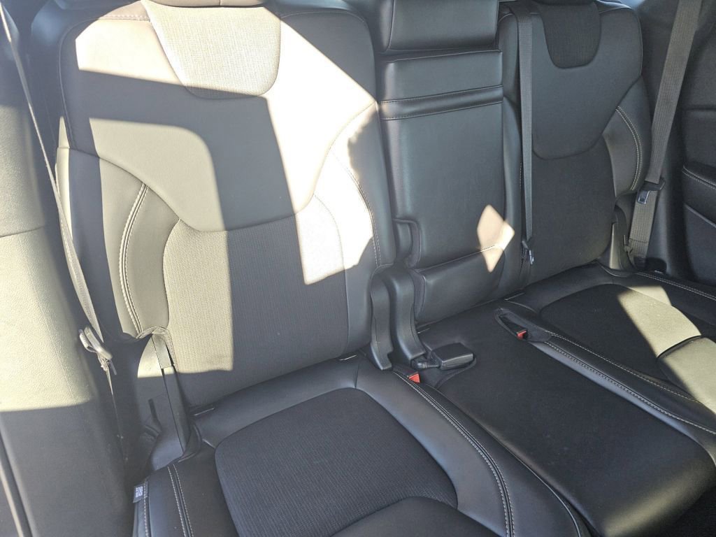 Used 2018 Jeep Cherokee Latitude Plus image 25