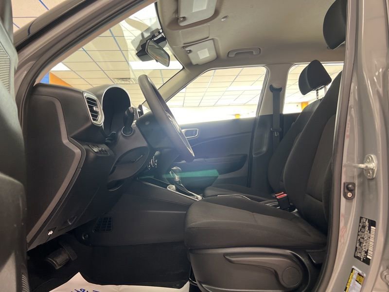 Used 2020 Hyundai Venue SE image 17