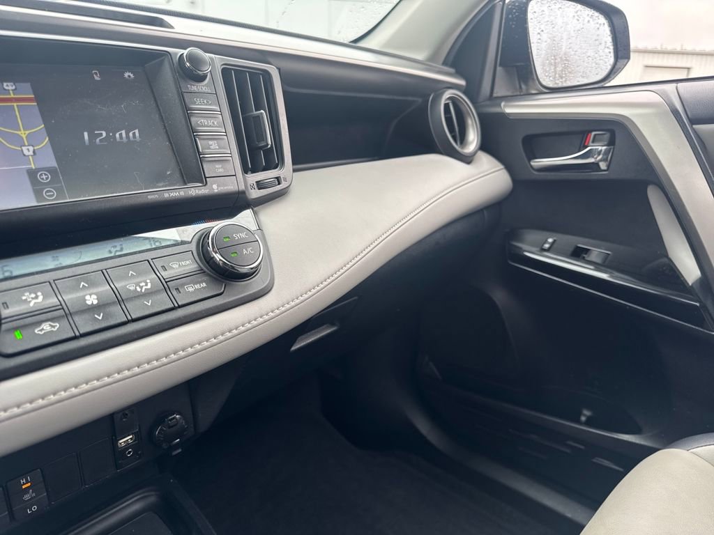 Used 2018 Toyota RAV4 Limited image 20