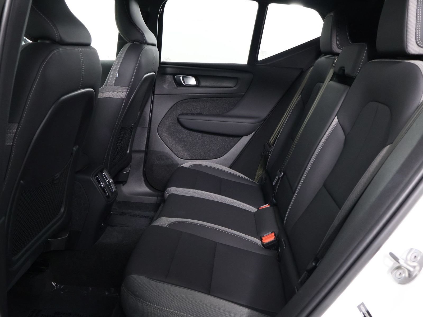Used 2023 Volvo XC40 Recharge Core AWD/4WD image 30