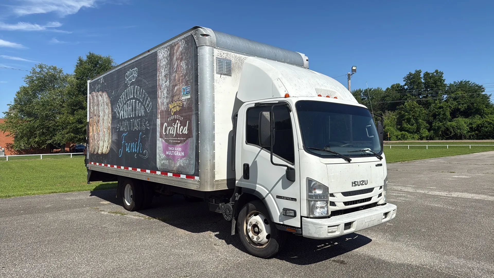 Used 2018 Isuzu NPR RWD image 5