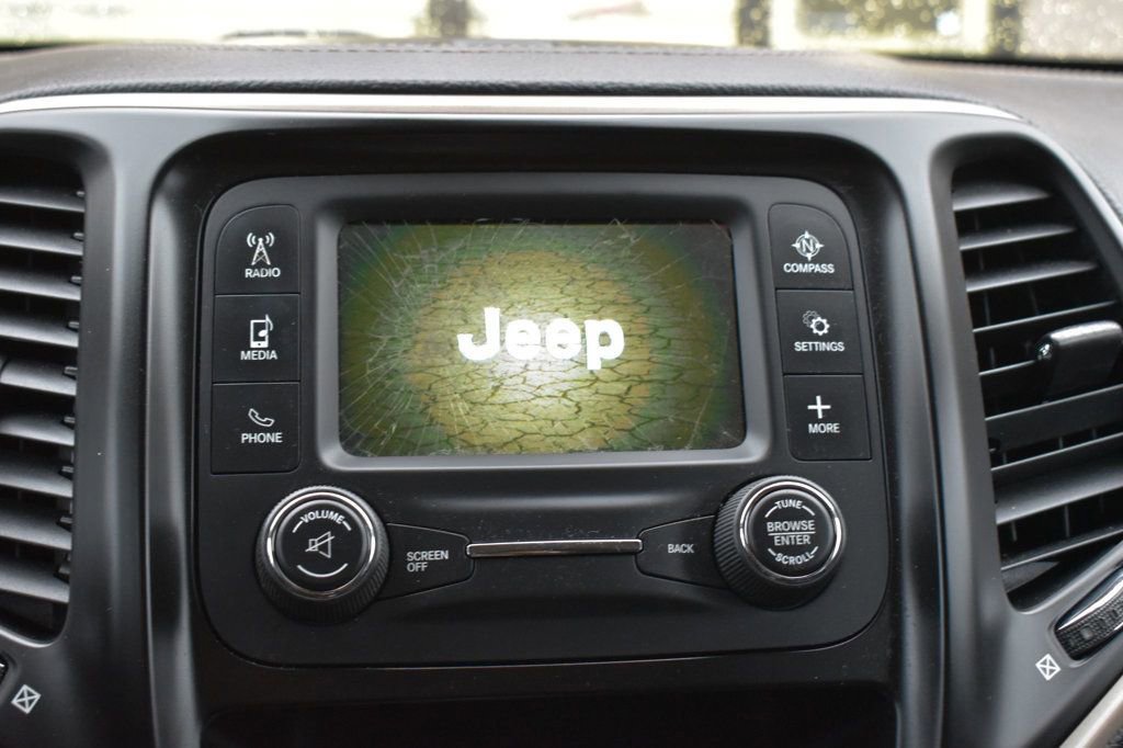 Used 2016 Jeep Cherokee Sport image 26