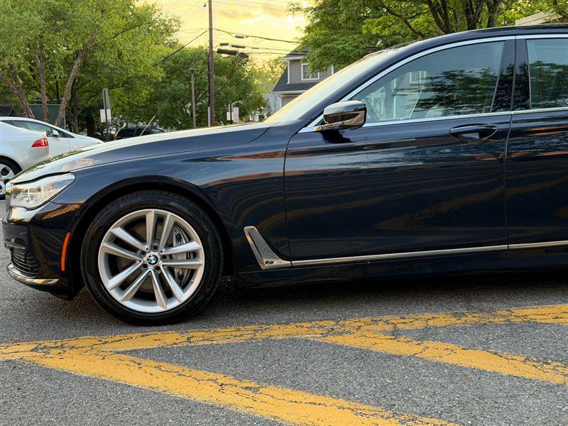 Used 2019 BMW 750i xDrive w/ Luxury Rear Seating Package AWD/4WD image 15