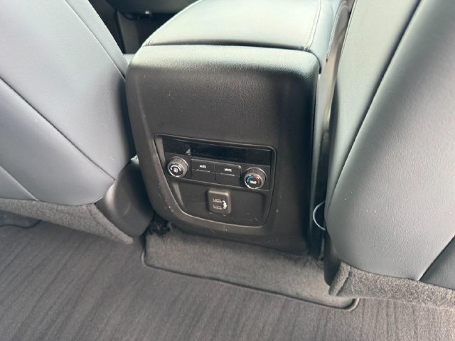 Used 2023 Buick Enclave Essence AWD/4WD image 15