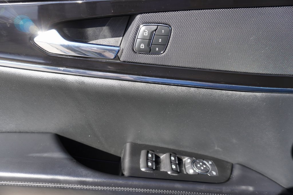 Used 2021 Lincoln Nautilus FWD w/ Equipment Group 101A image 9