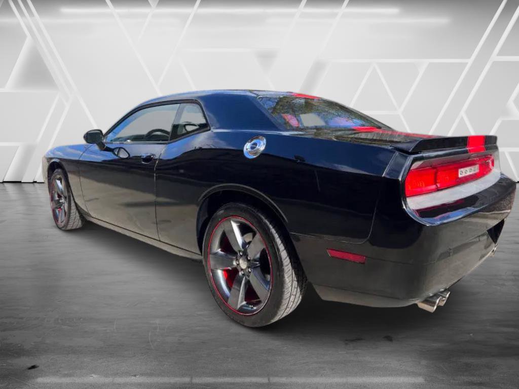 Used 2013 Dodge Challenger SXT RWD image 9