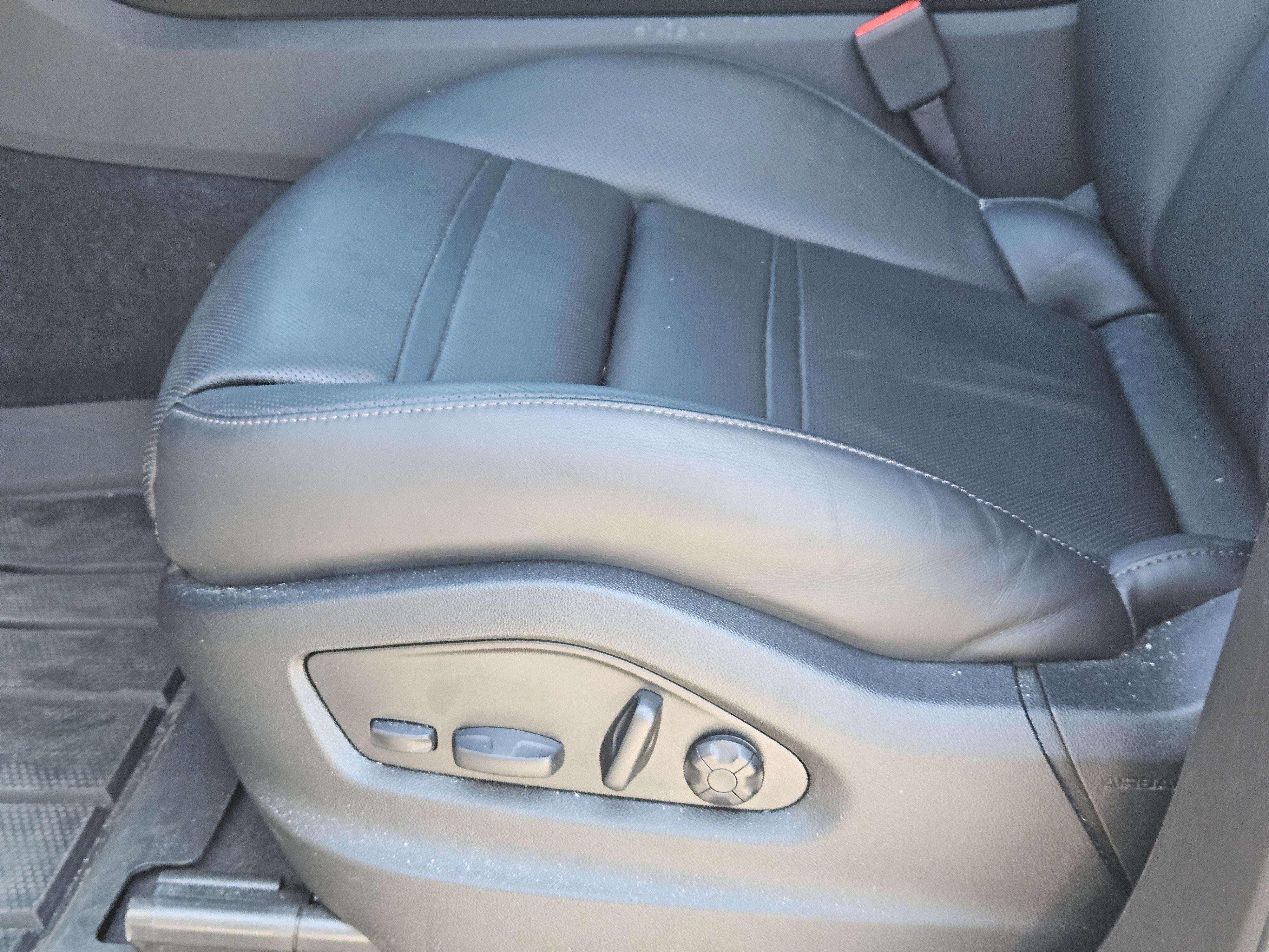 Certified 2025 Porsche Cayenne S AWD/4WD image 23