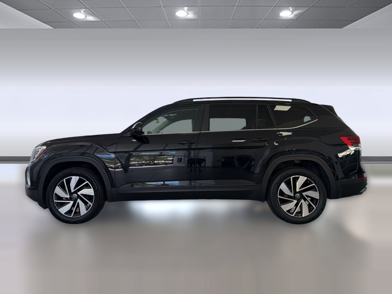 Used 2024 Volkswagen Atlas SE FWD image 2