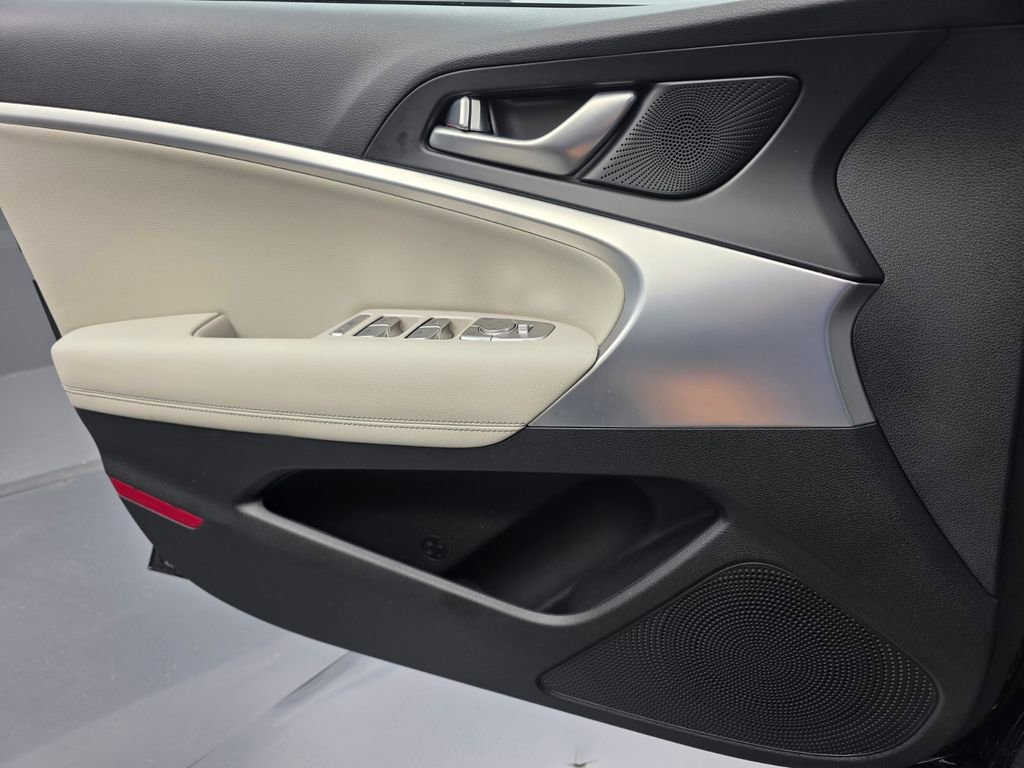 Used 2023 Genesis G70 2.0T RWD image 28