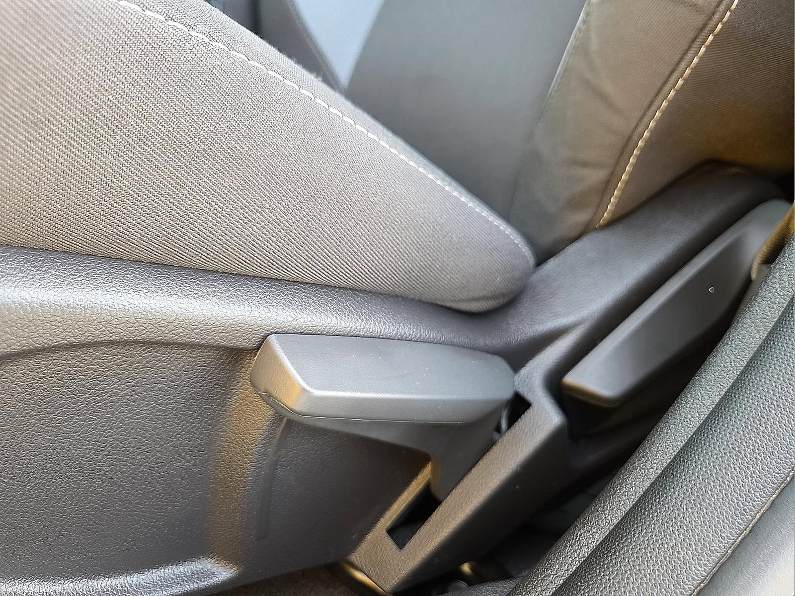 Used 2018 Ford Focus ST FWD image 15