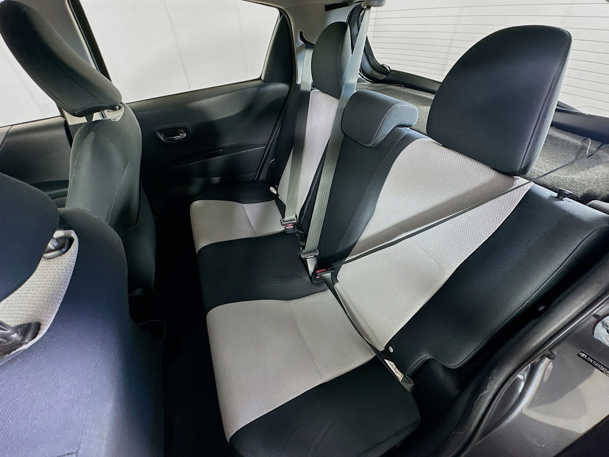 Used 2013 Toyota Yaris LE image 24