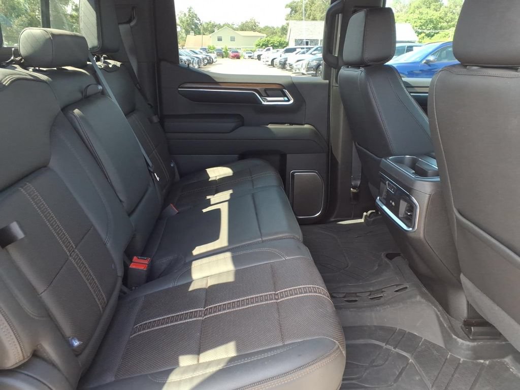 Used 2024 Chevrolet Silverado 1500 High Country w/ Technology Package AWD/4WD image 16
