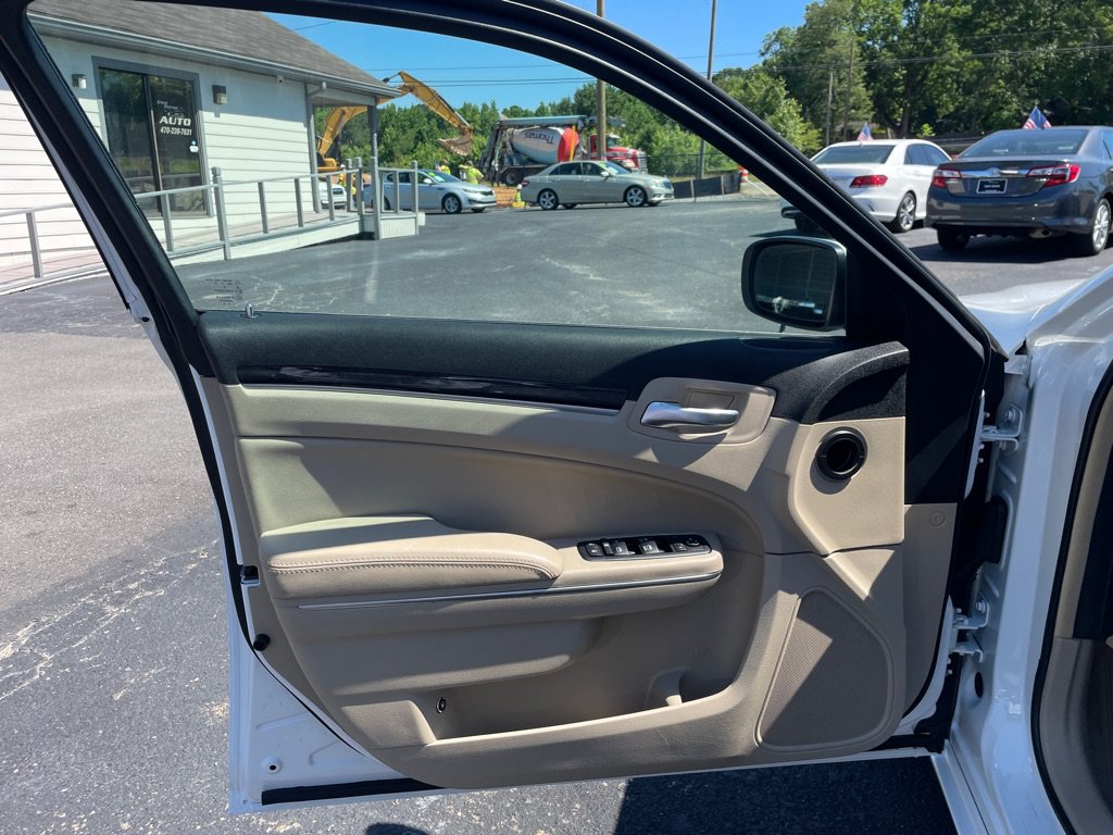 Used 2013 Chrysler 300 RWD image 11