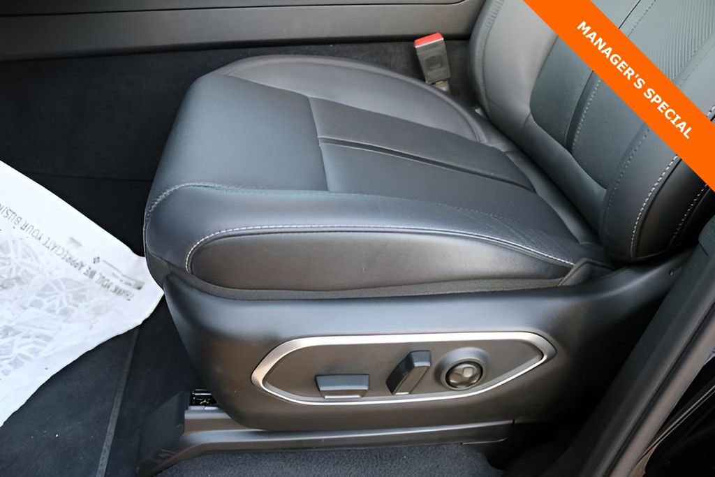 New 2025 Jeep Wagoneer L Series III w/ Rear Seat Video Group 1 AWD/4WD image 9