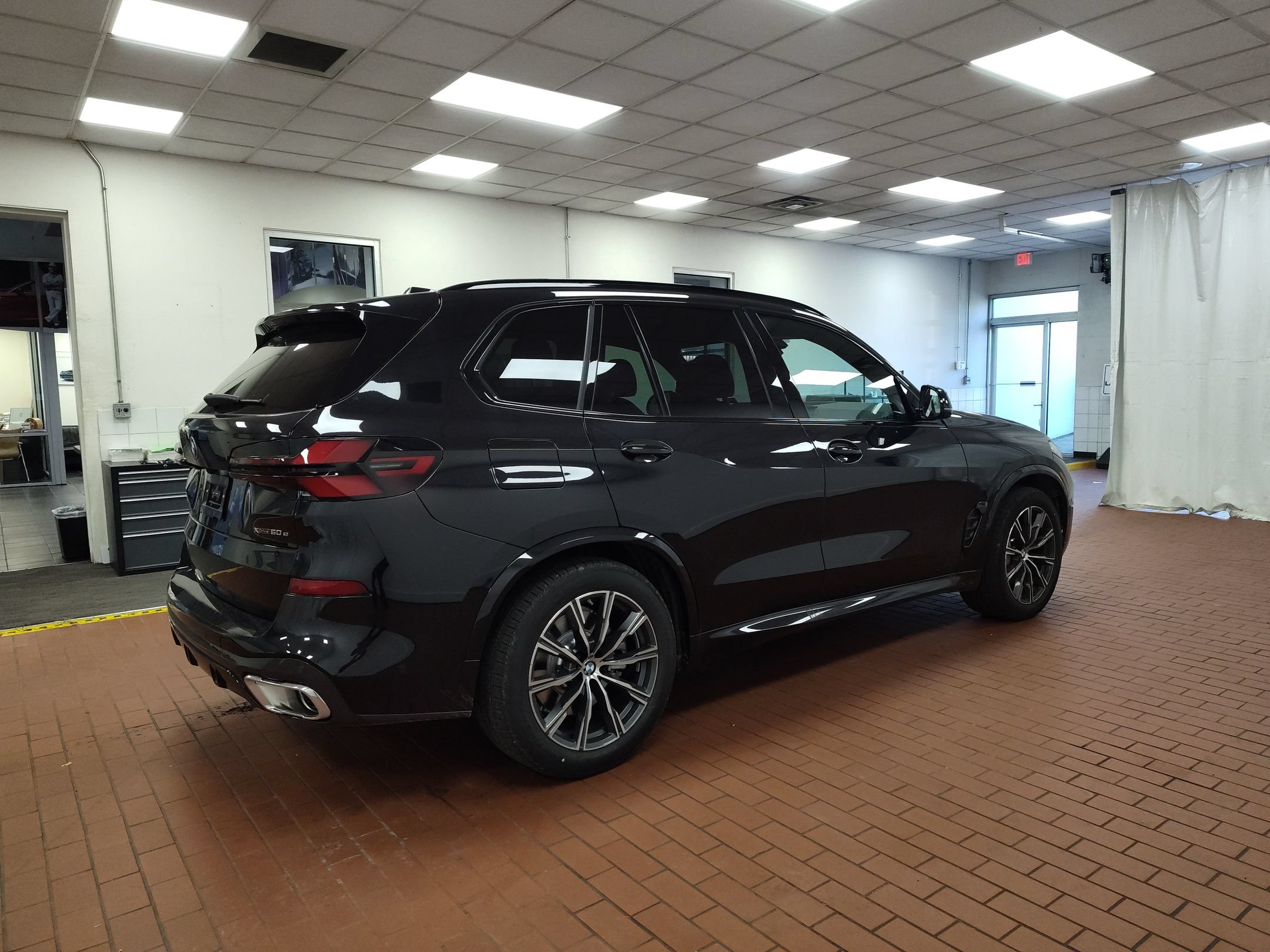 Used 2026 BMW X5 xDrive50e w/ M Sport Package AWD/4WD image 8