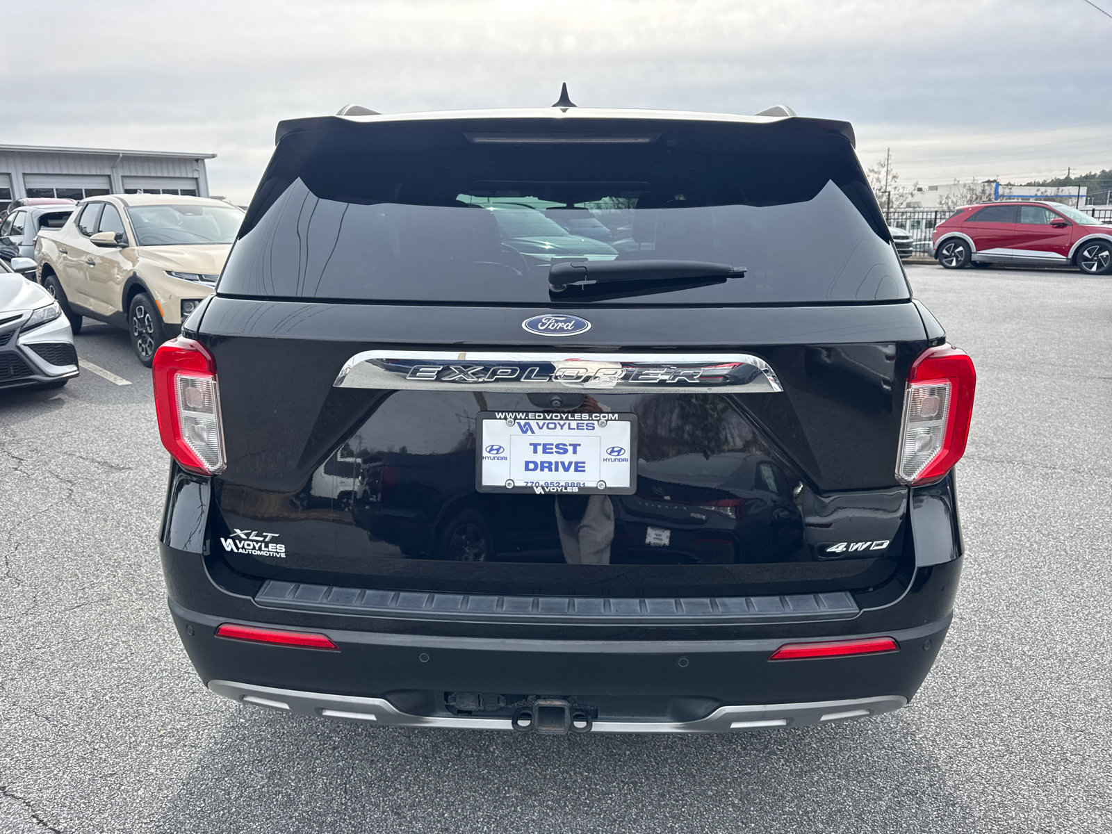 Used 2022 Ford Explorer XLT w/ Equipment Group 202A image 6