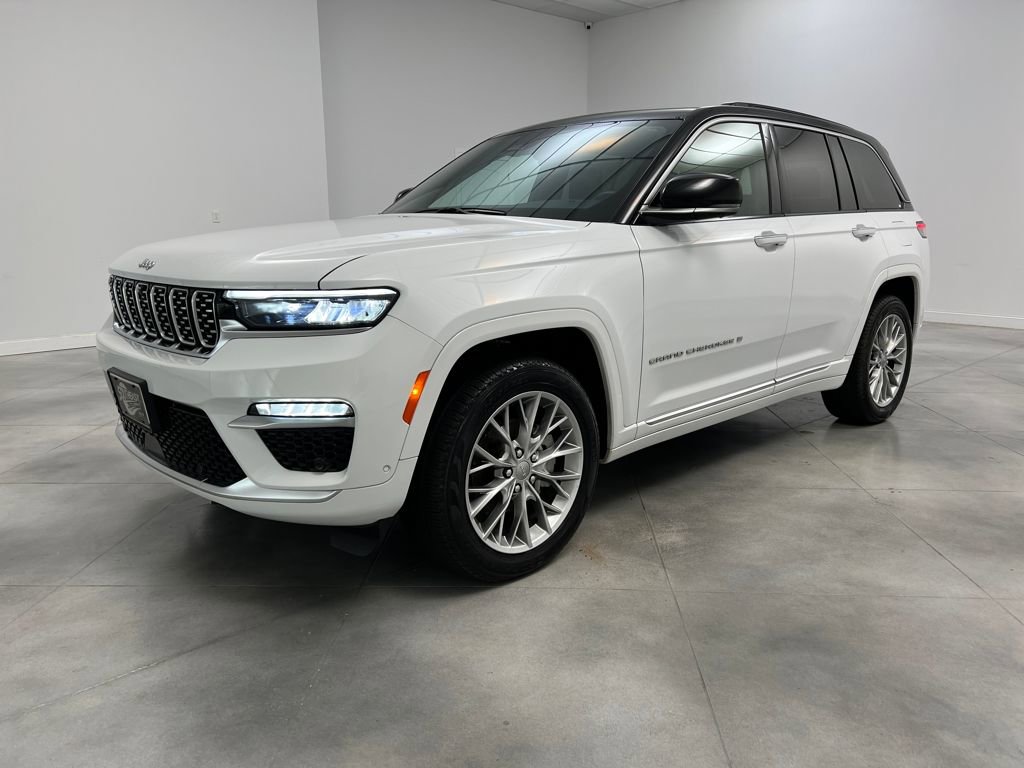 Used 2025 Jeep Grand Cherokee Summit image 3