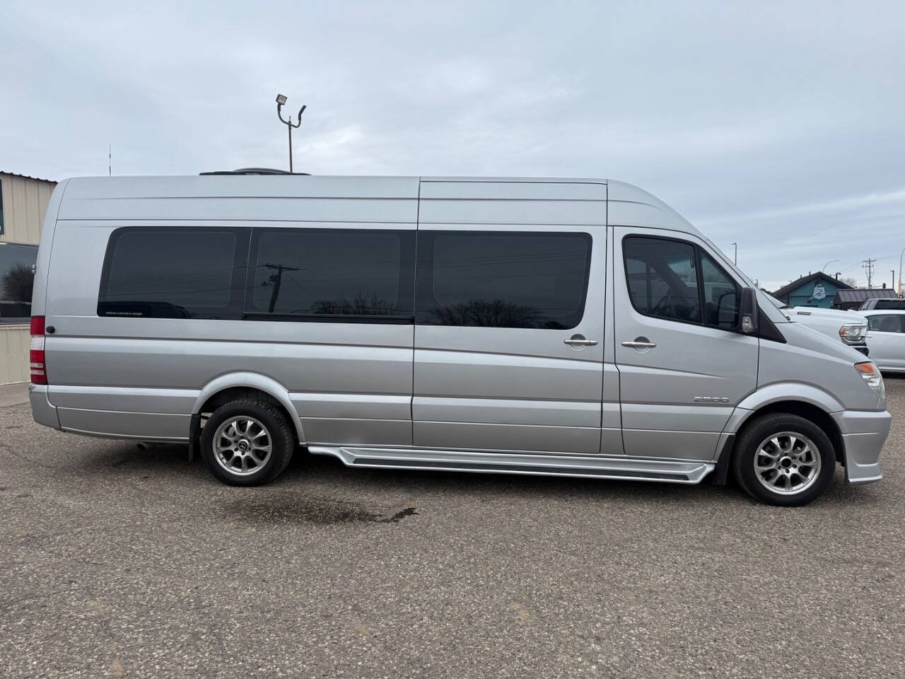 Used 2009 Dodge Sprinter 2500 RWD image 5