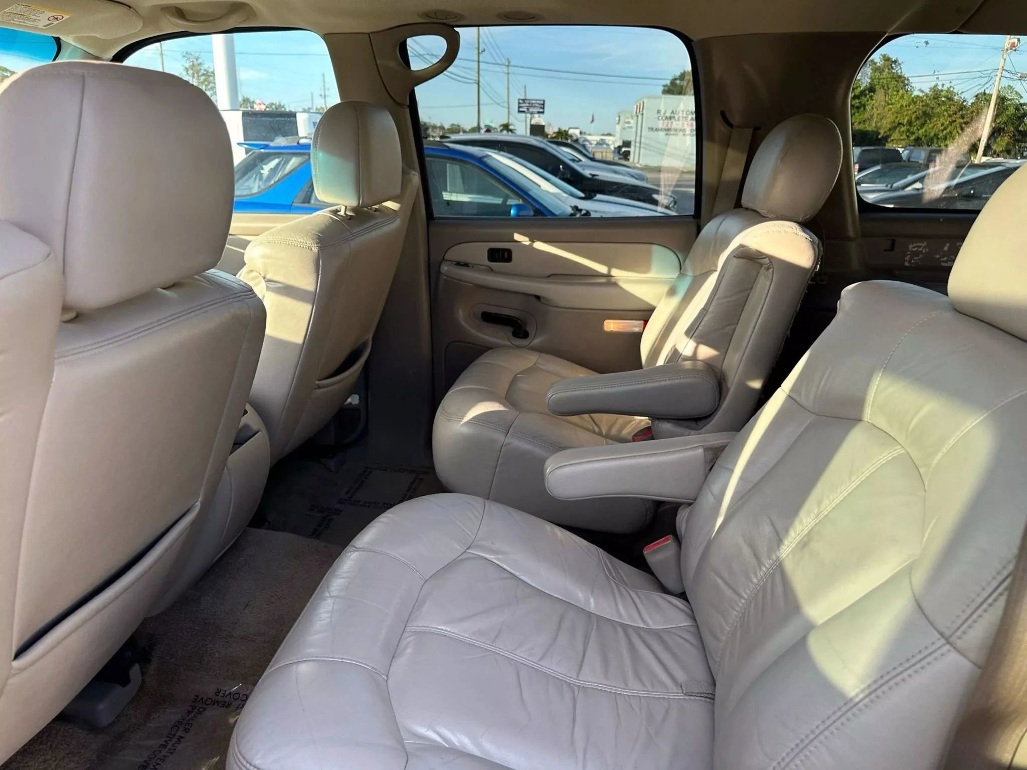 Used 2002 Chevrolet Suburban LT image 15