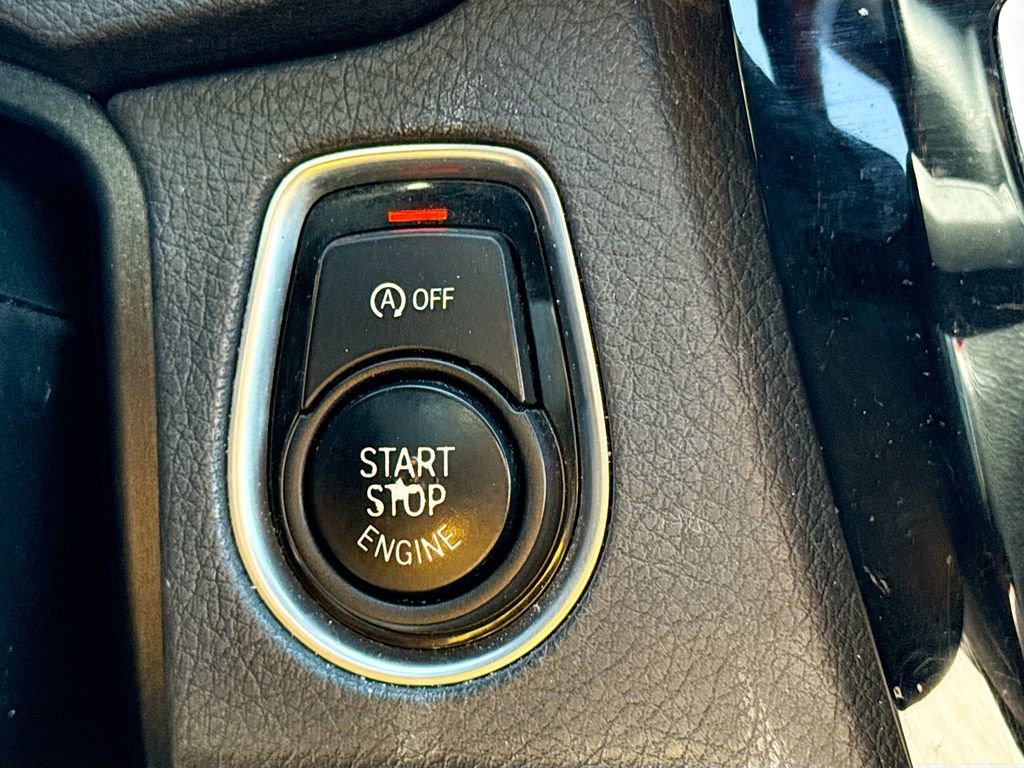 Used 2018 BMW 330i xDrive Sedan w/ Premium Package AWD/4WD image 35