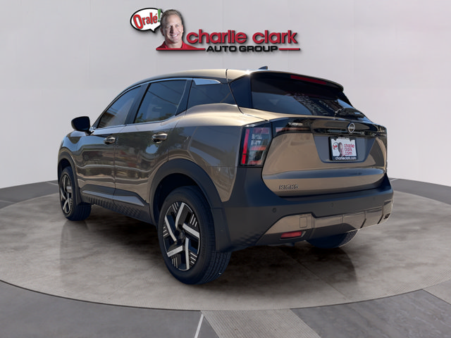 Certified 2025 Nissan Kicks SV FWD image 3