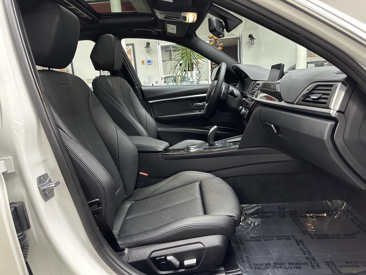 Used 2018 BMW 330i xDrive 330i xDrive AWD 4dr Sedan w/ Convenience Package image 17