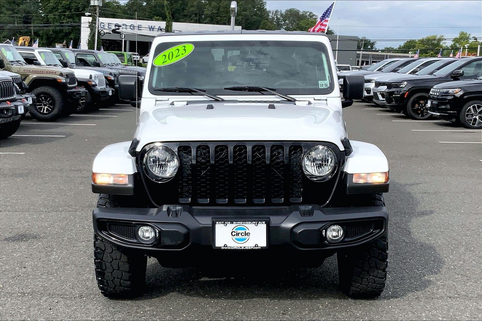 Certified 2023 Jeep Gladiator Overland AWD/4WD image 3